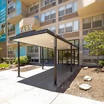 Classic Dt 1Br With City View By Zencity