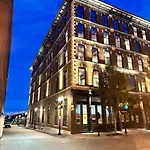 Sunny & Spacious Loft - Perfect For Work And Play!