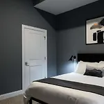 Revived Lf Square 1Br With Rooftop By Zencity
