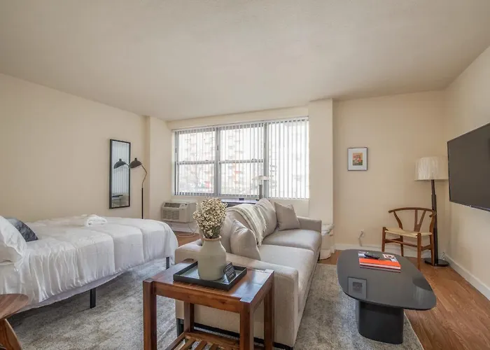 Classic Dt 1Br With City View By Zencity