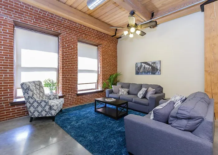 Posh Loft Walk To Cards And Convention Center
