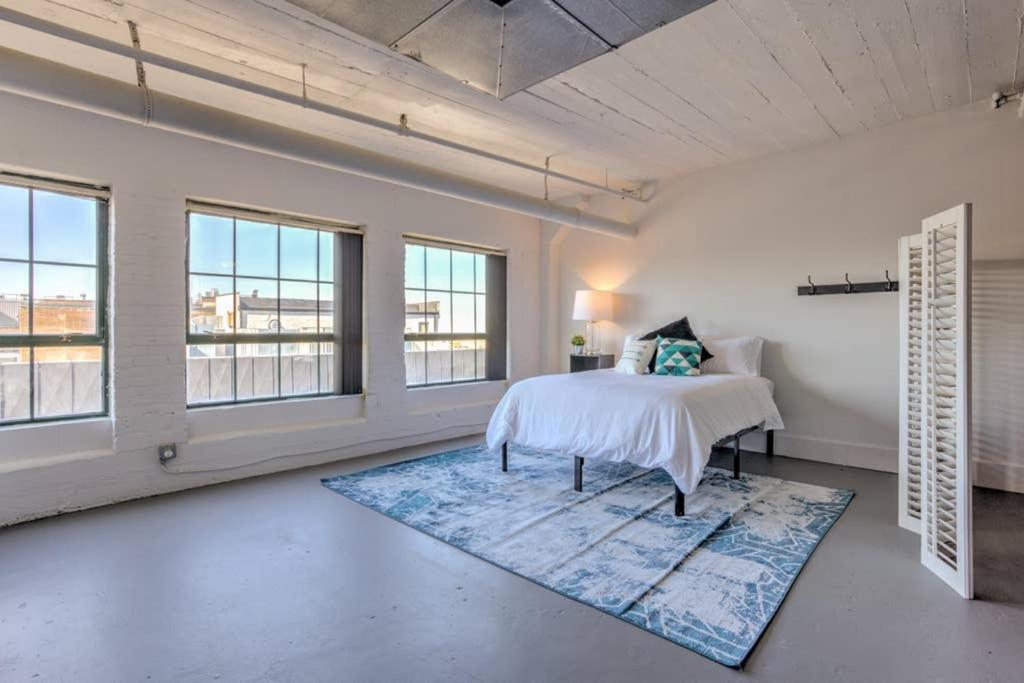 Apartment Vogue Loft Walk To Citymu/cards/aquarium/convctr *