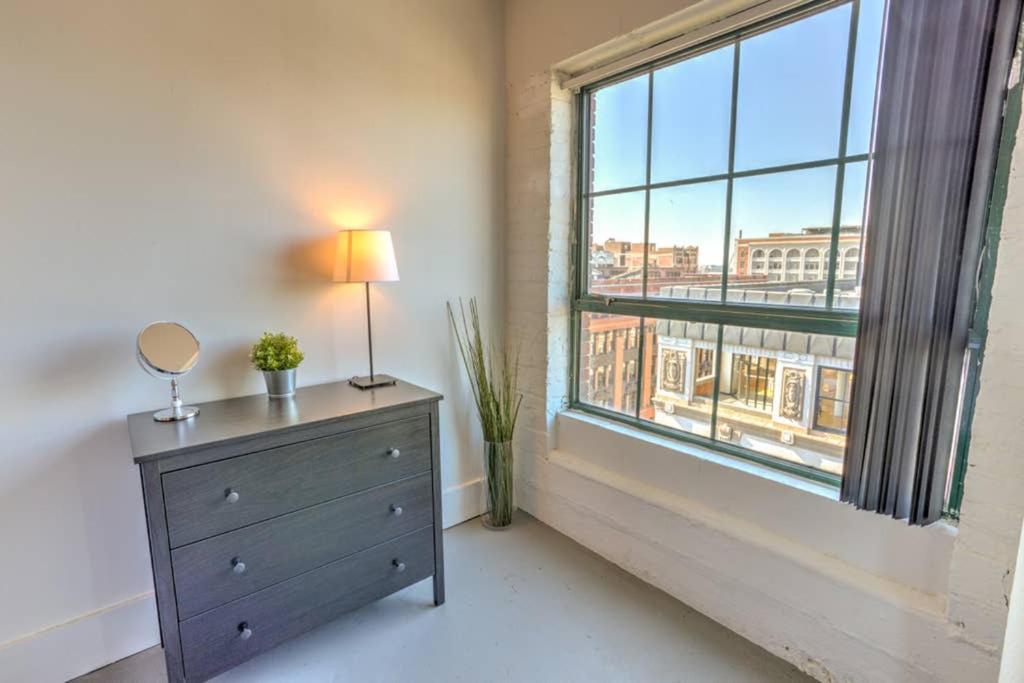 Vogue Loft Walk To Citymu/cards/aquarium/convctr Saint Louis