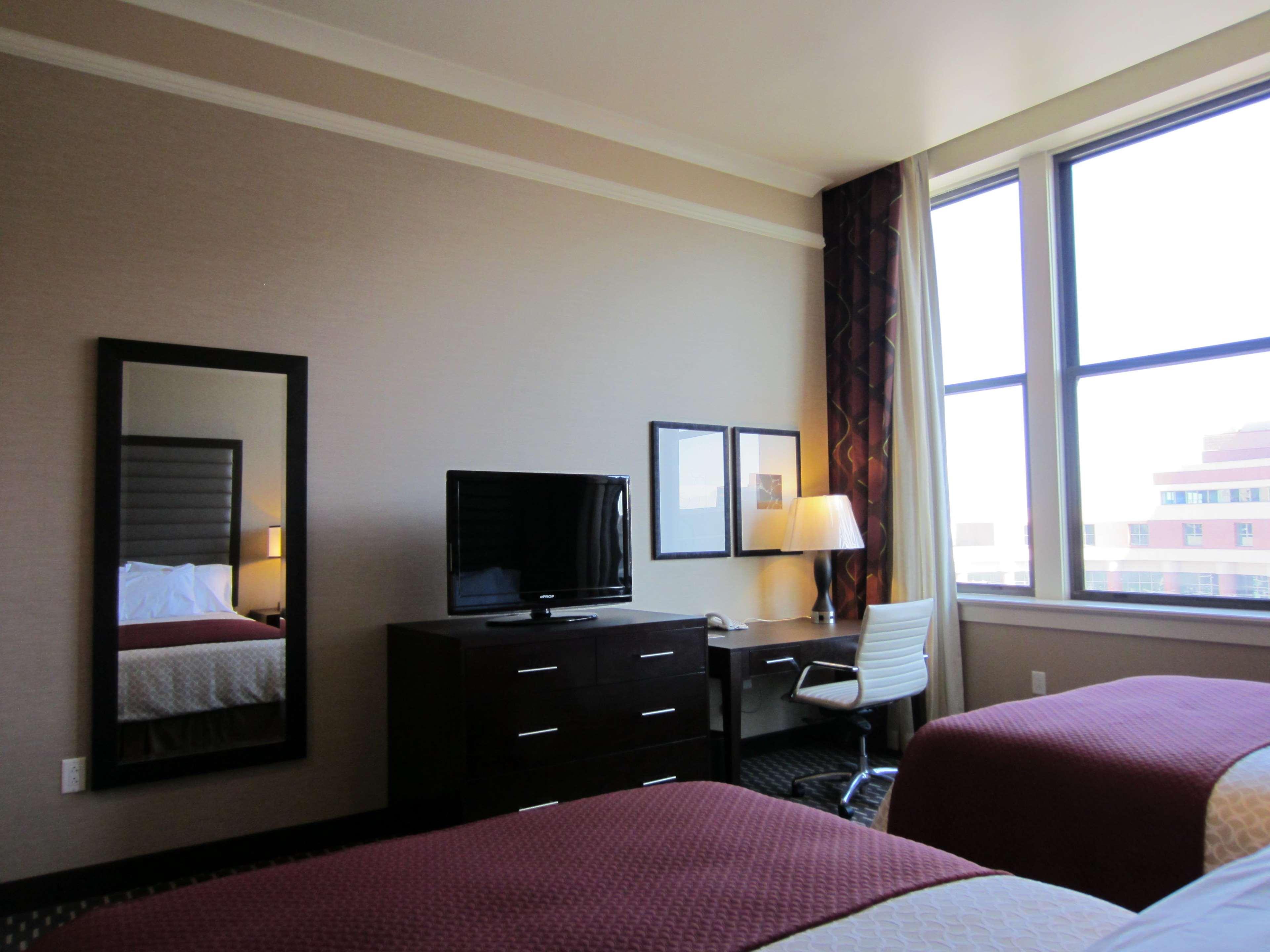 Hotel Embassy - Downtown 4*