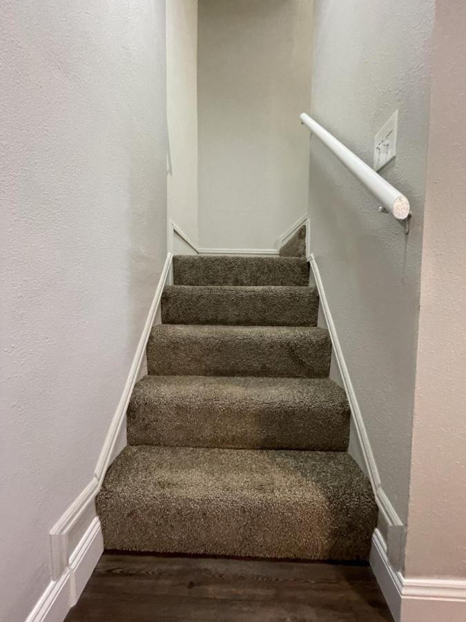 Better Than A And Walk To Breakfast! Apartment