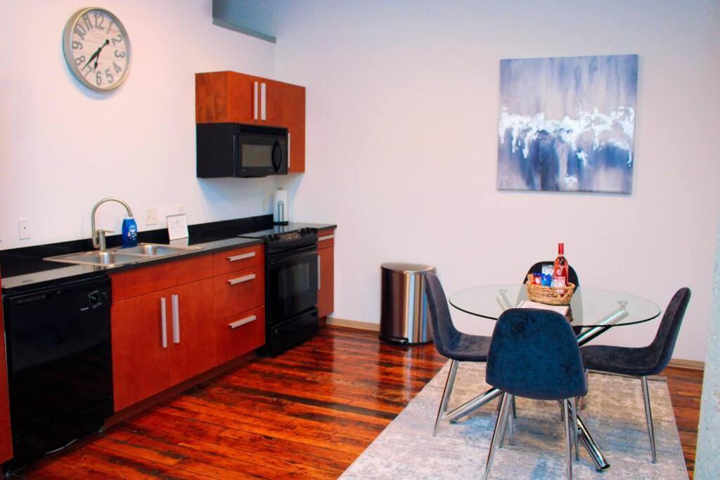 Apartment Cozy Stylish Downtown Loft