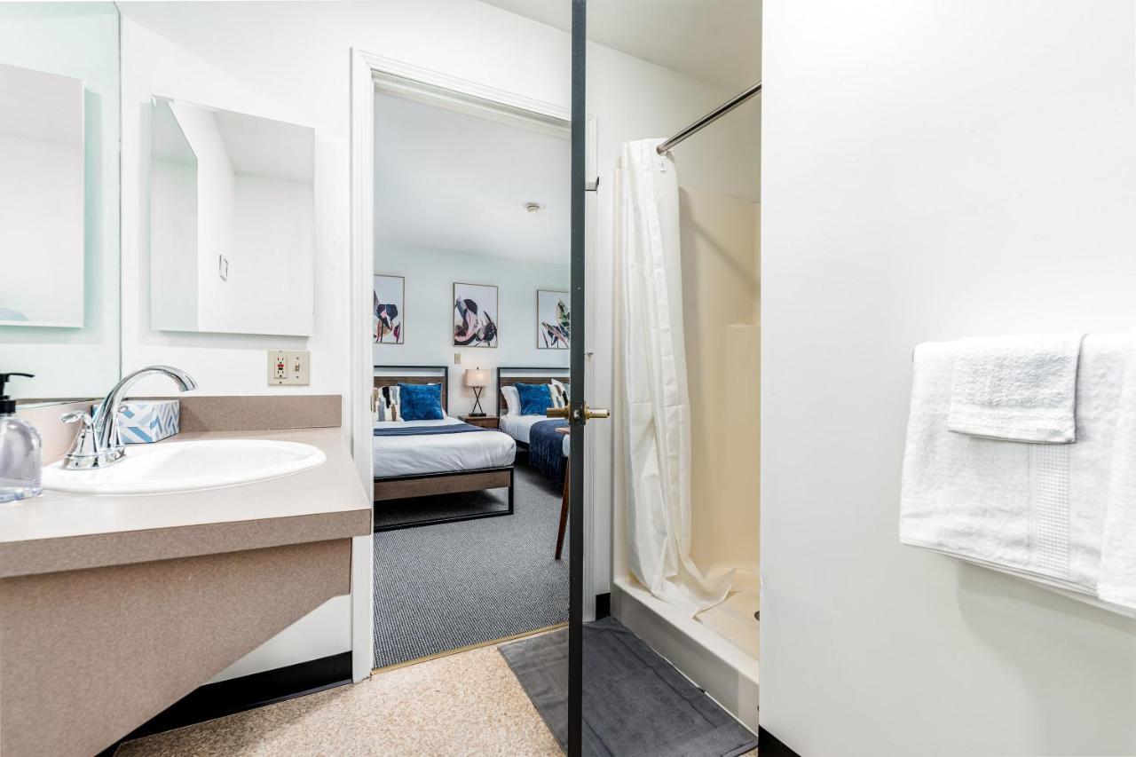 Cozysuites Cwe 2 Queen Bed Saint Louis