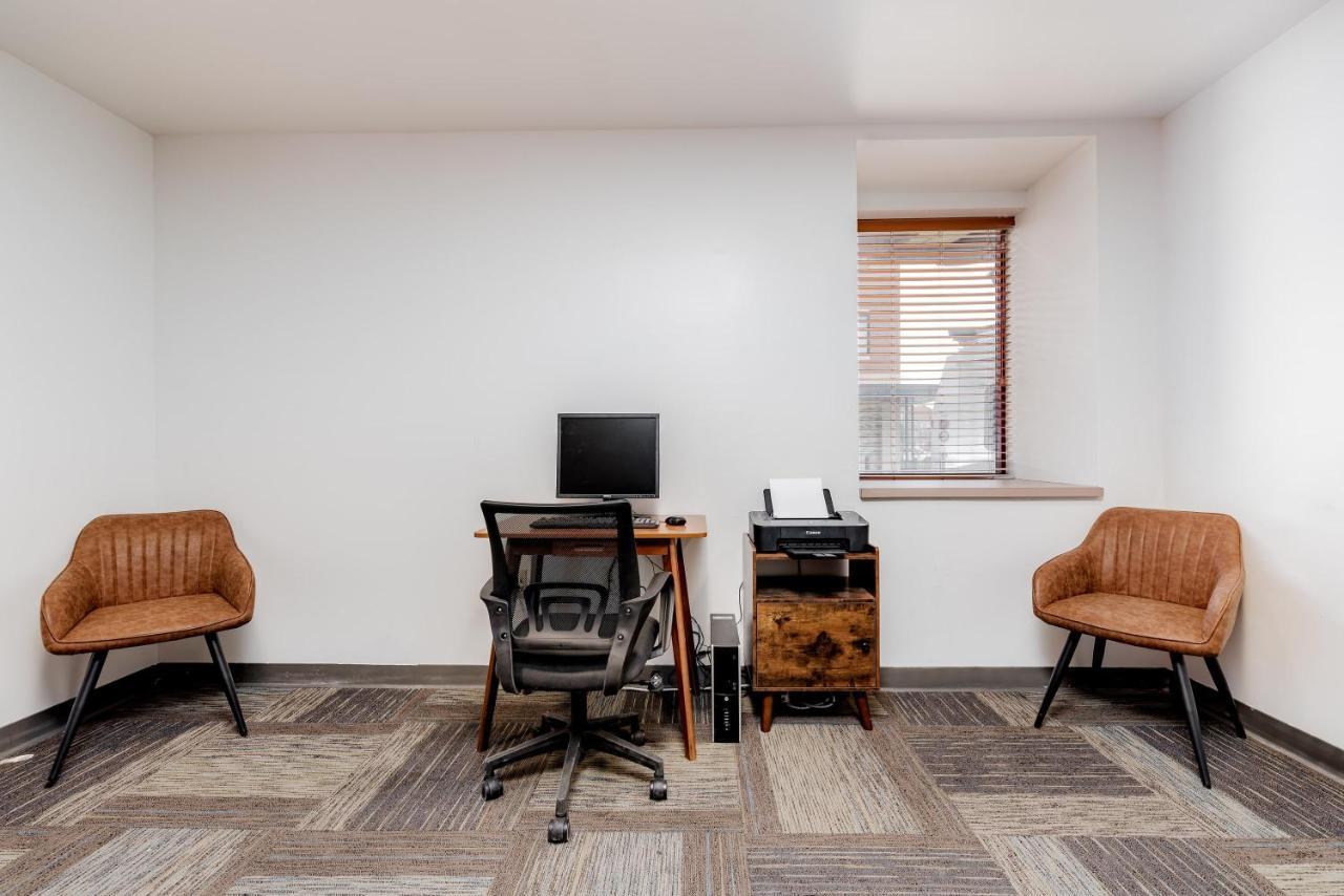 Cozysuites Cwe 2 Queen Bed Saint Louis