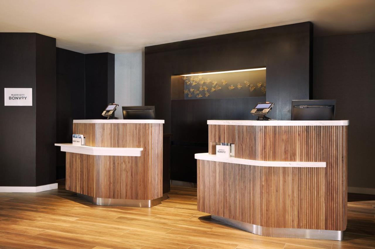 Courtyard By Marriott Downtown West