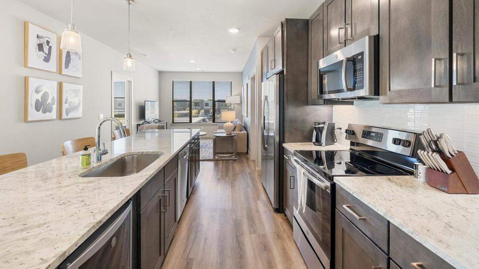 Landing At 11th And Spruce - 2 Bedrooms In Downtown