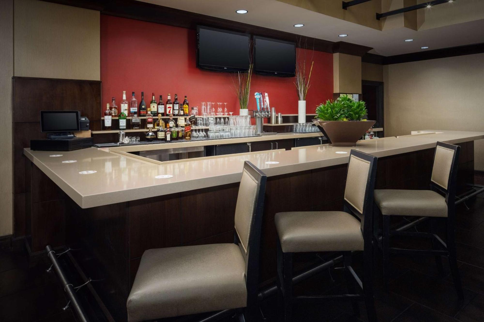 Embassy - Downtown Hotel