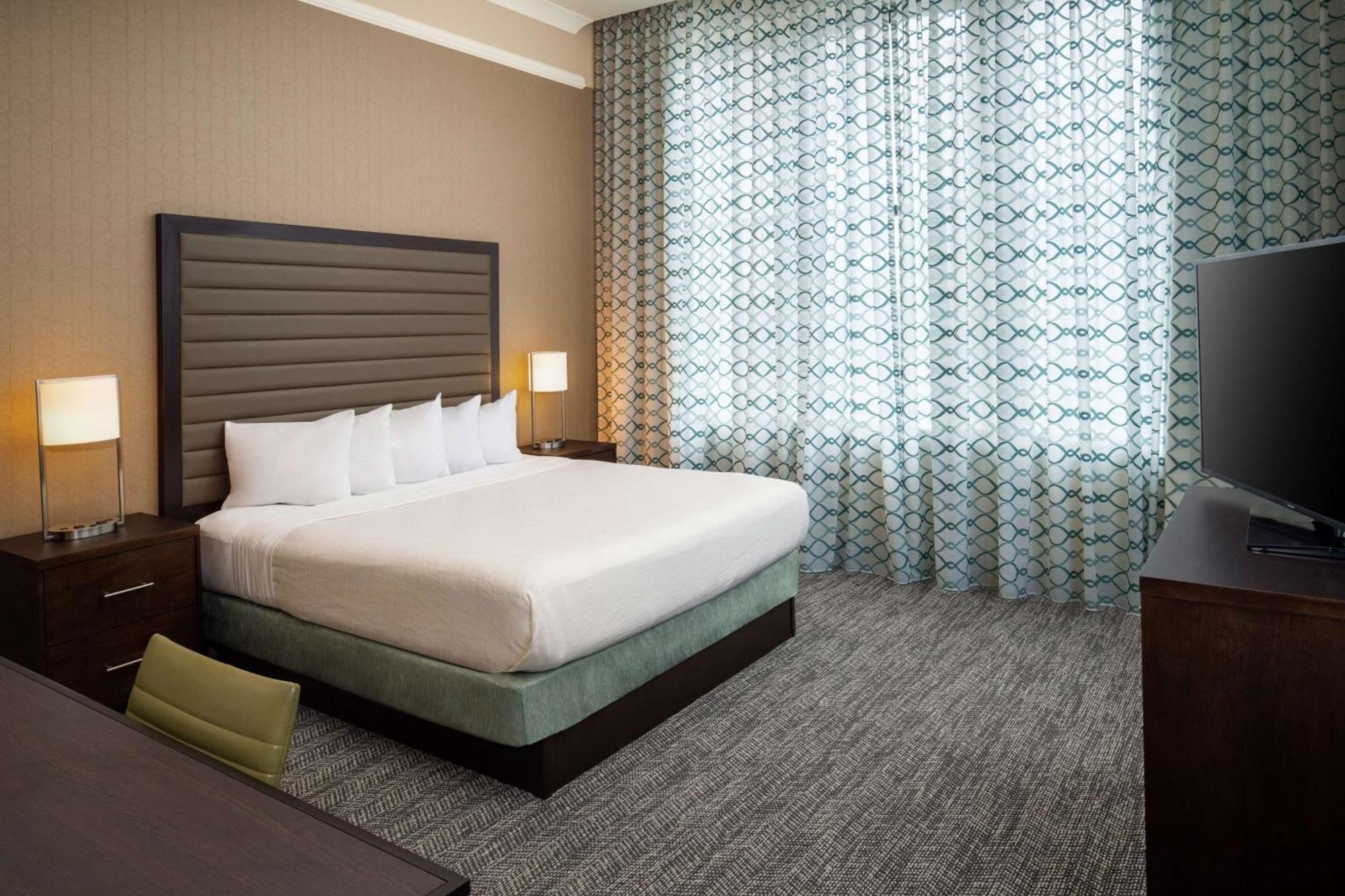 Embassy - Downtown 4*