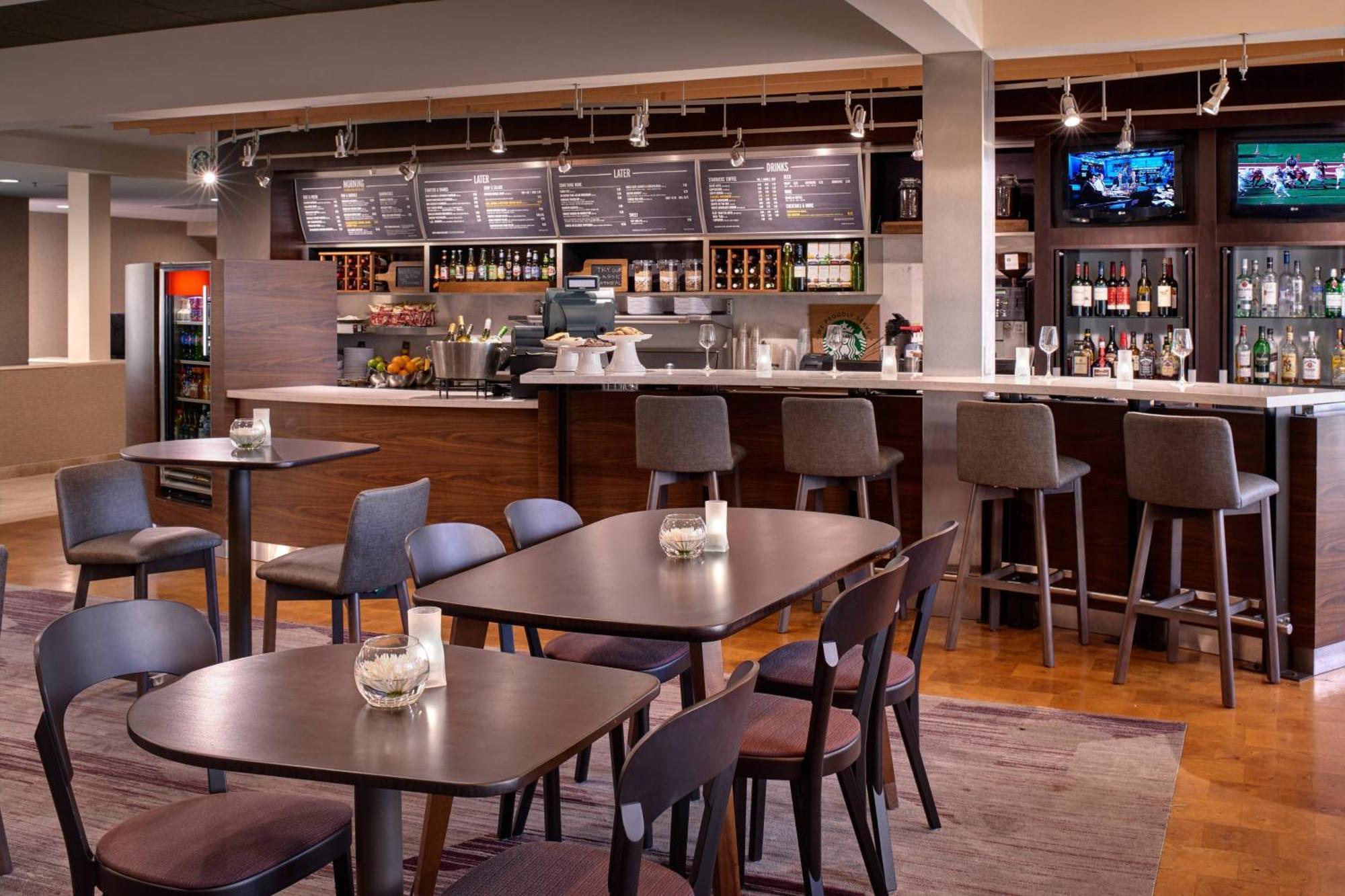Courtyard By Marriott Downtown West