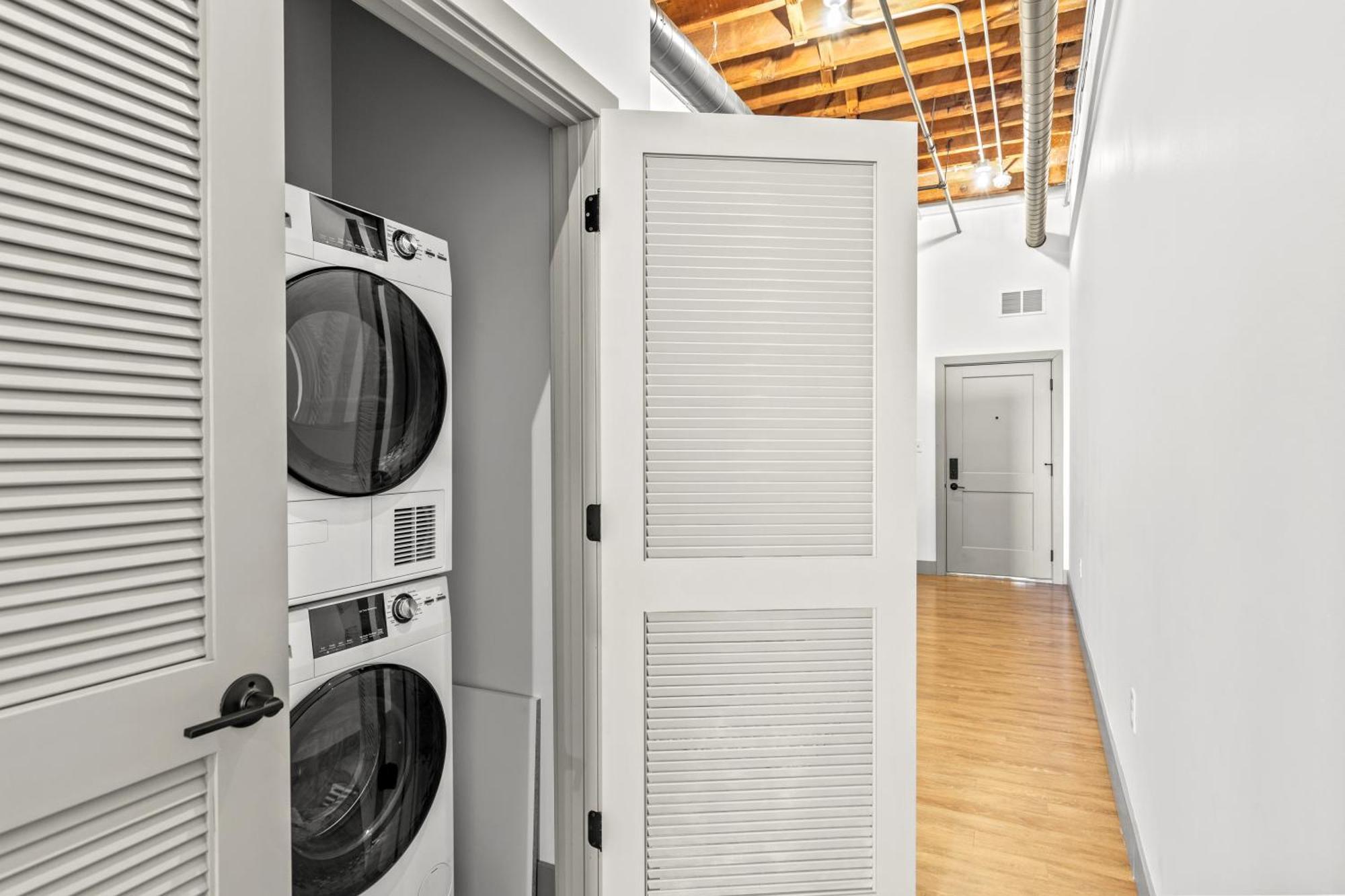 1br Dwtn Loft-parking-wd-g209