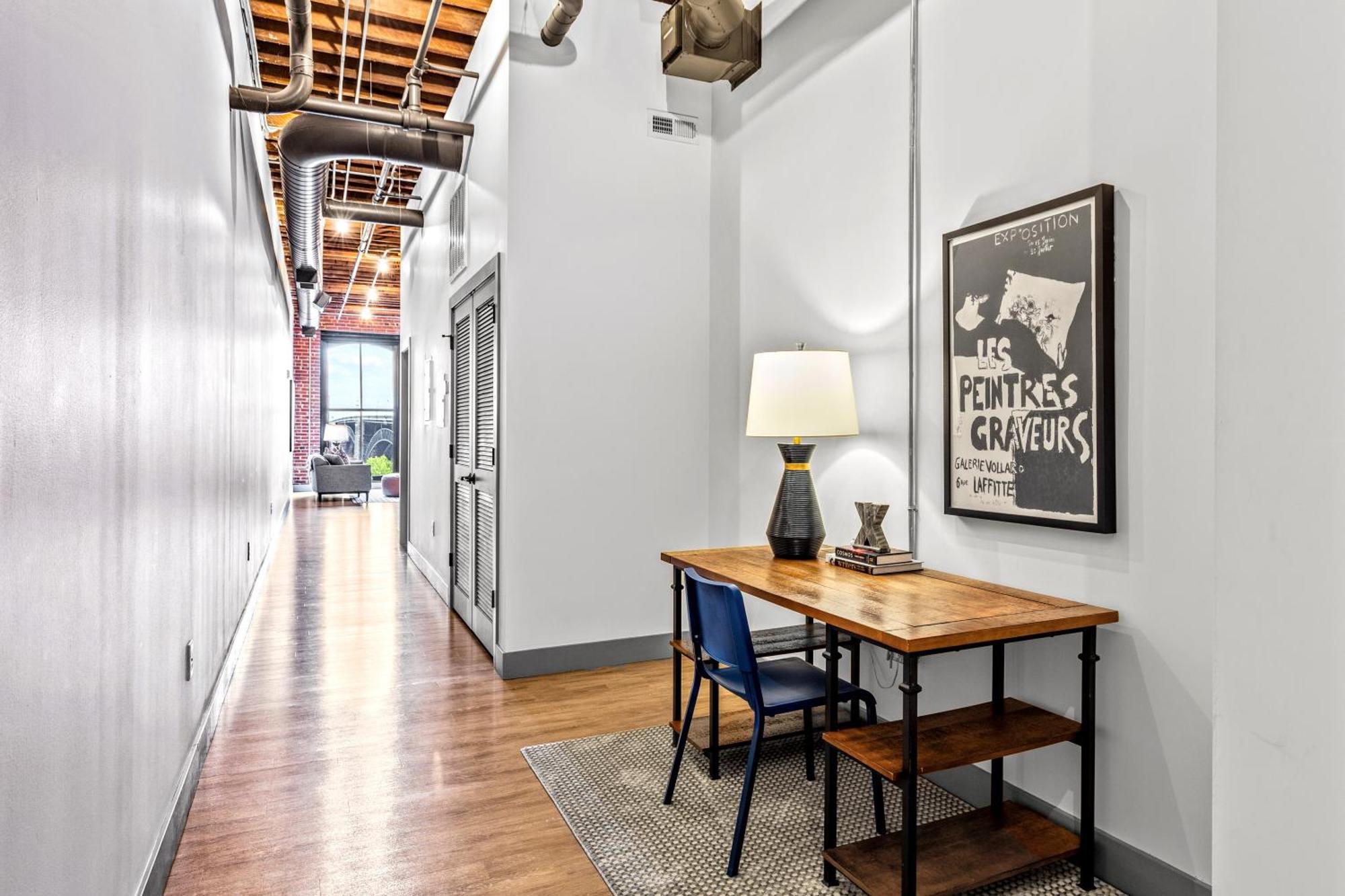 1br Dwtn Loft-parking-wd-g209 * Saint Louis
