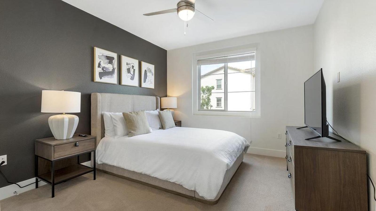 Apartment Landing At Ballpark Heights - In Downtown *