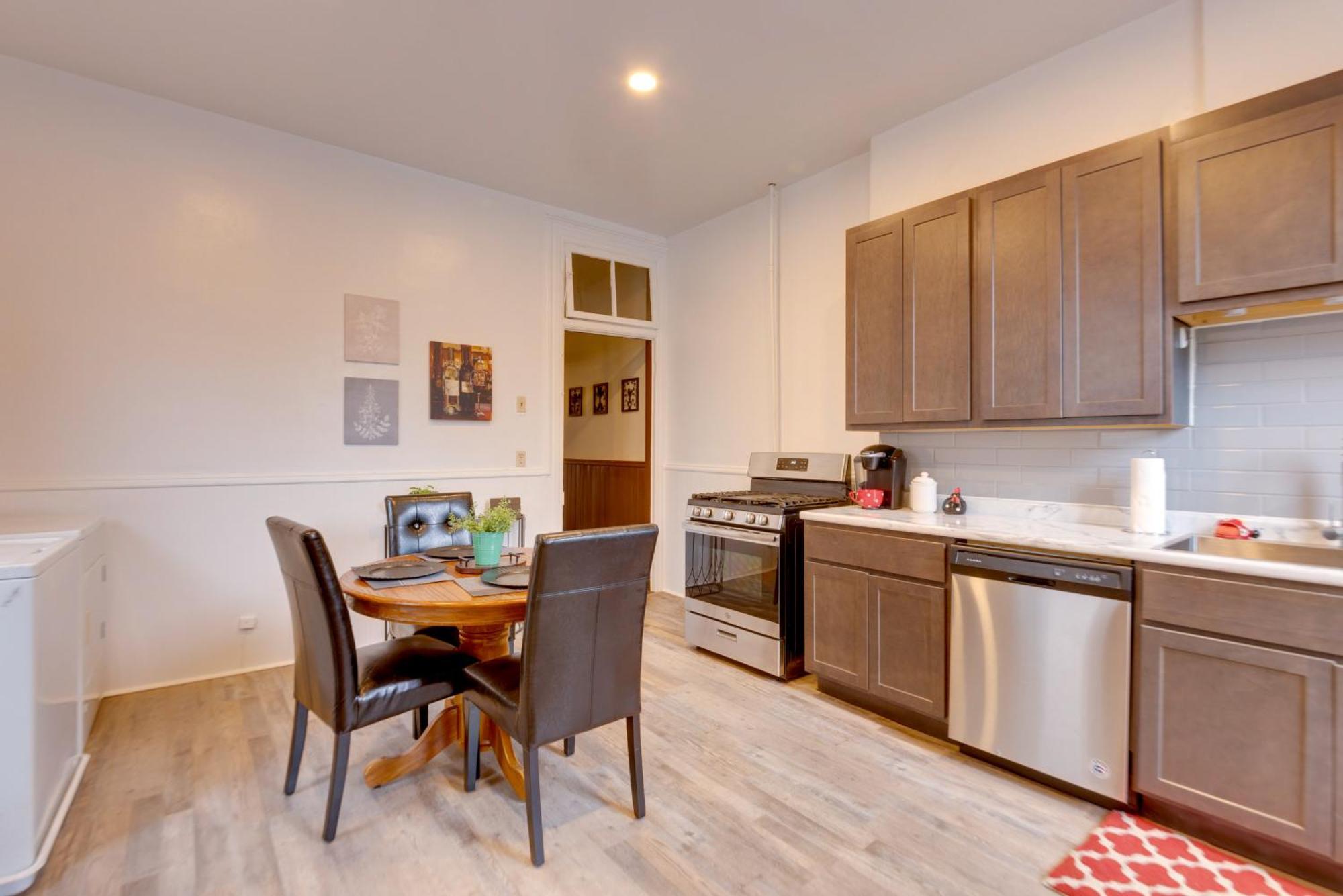 Apartment Stl Close To Downtown!