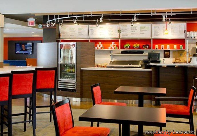 Courtyard By Marriott Downtown West Hotel 3*