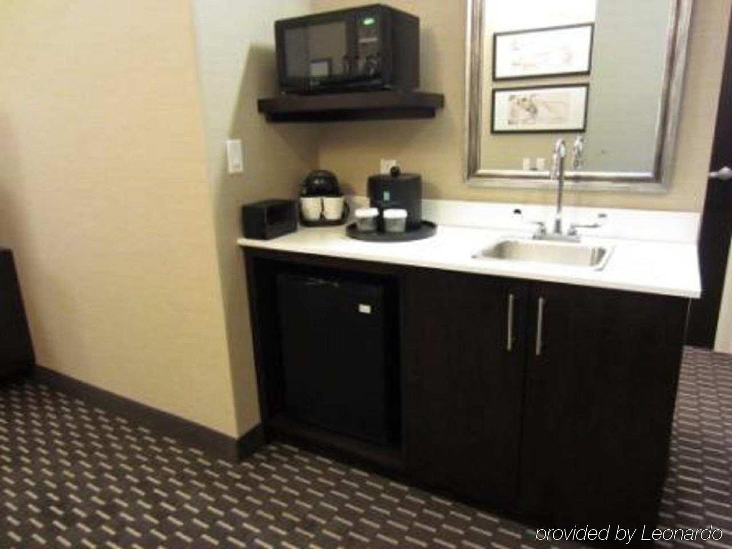 Embassy - Downtown 4*