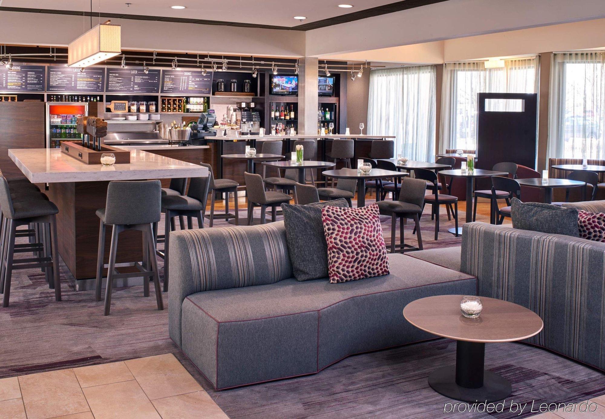 Courtyard By Marriott Downtown West Hotel 3*