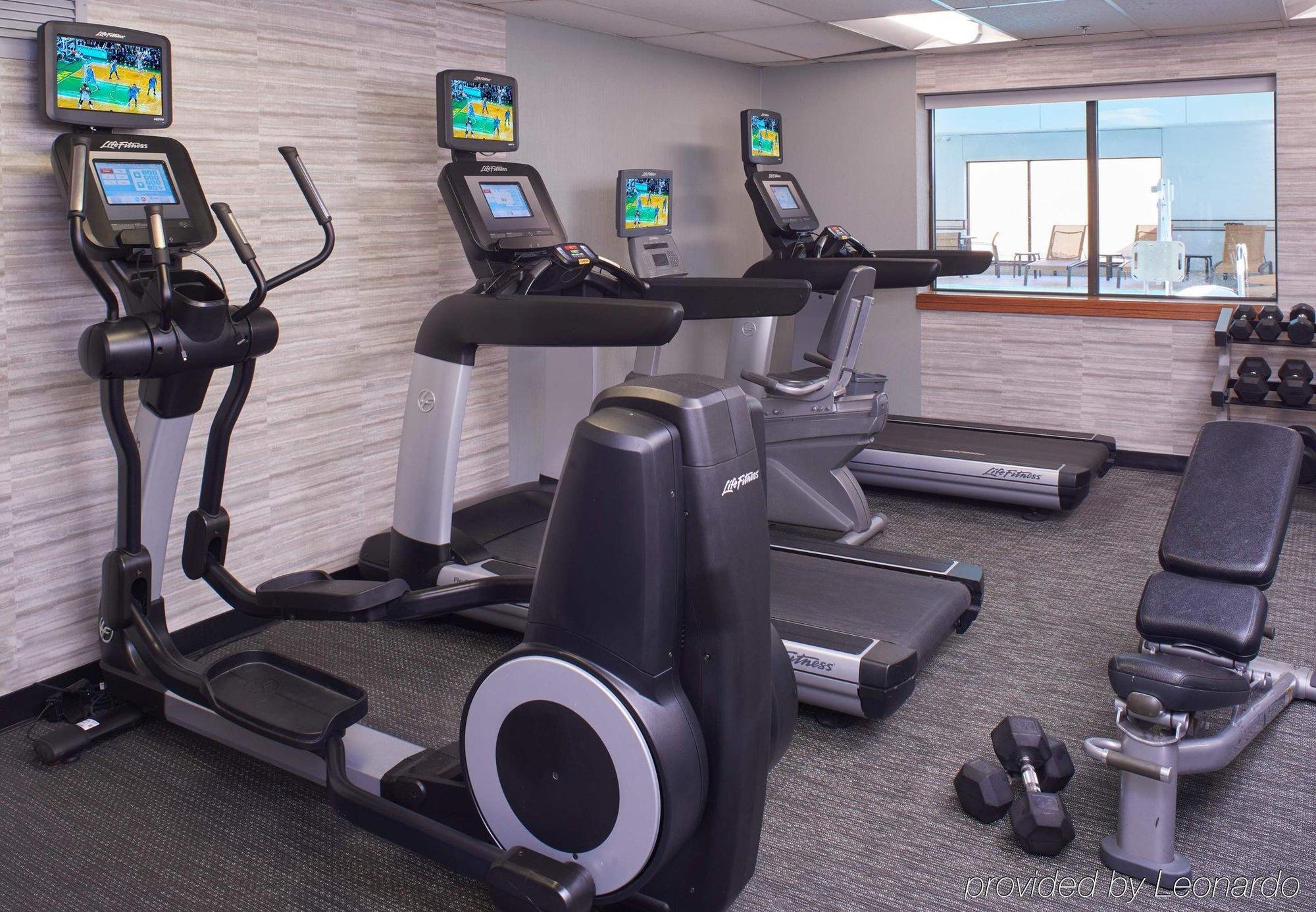 Courtyard By Marriott Downtown West Hotel 3*