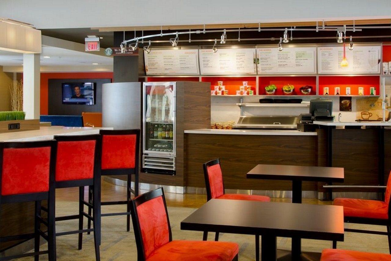 Courtyard By Marriott Downtown West Saint Louis