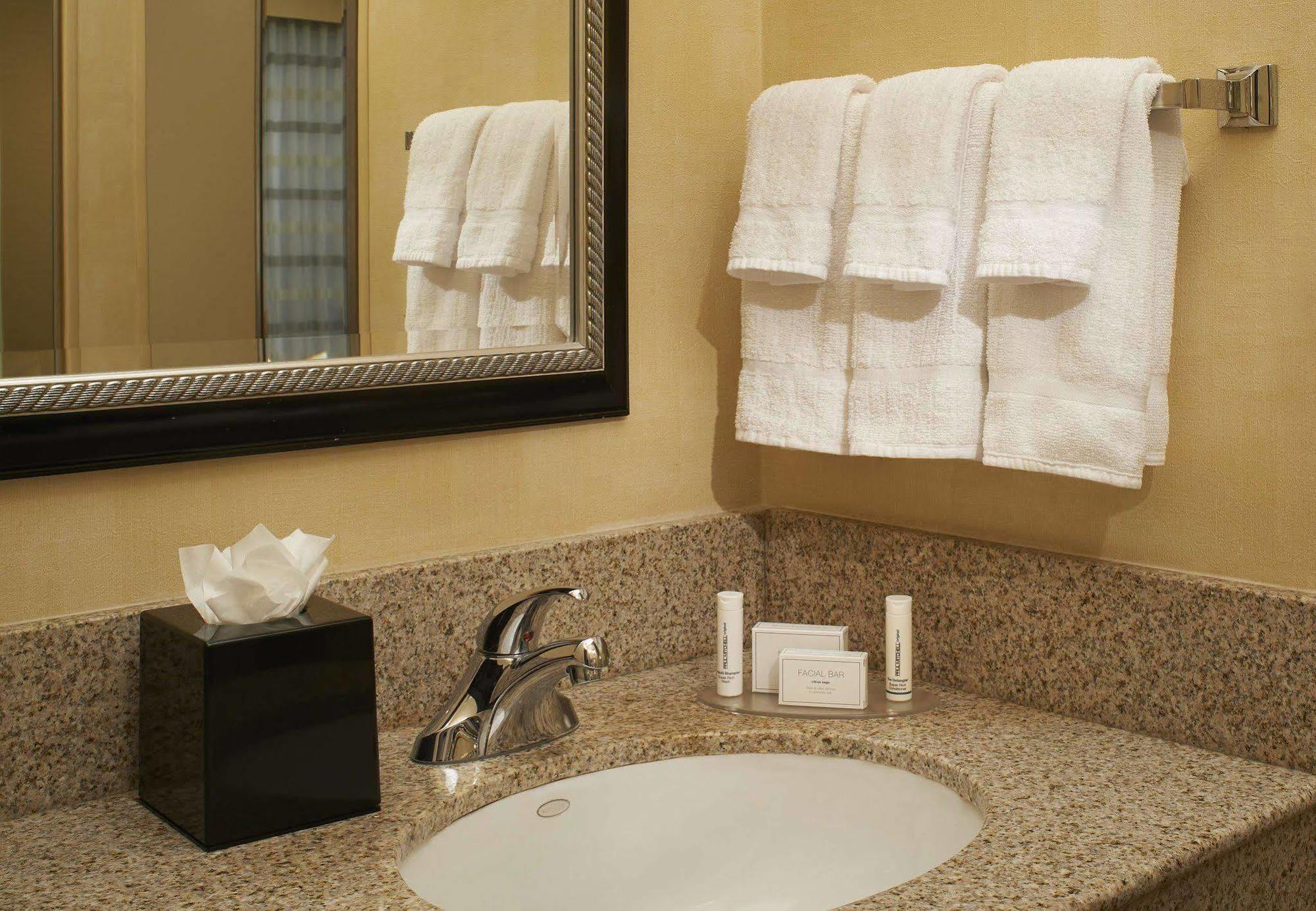 Courtyard By Marriott Downtown West