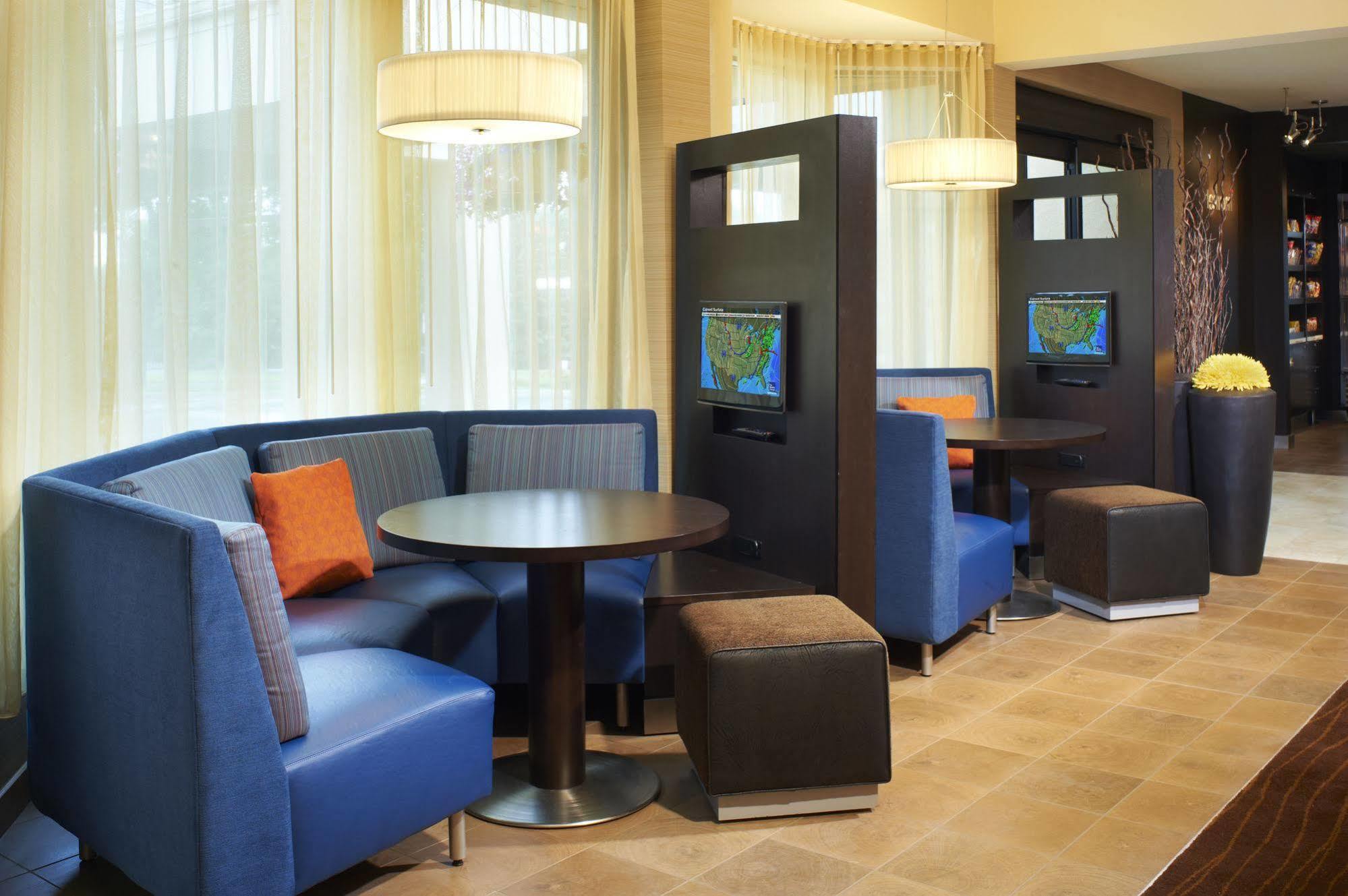 Courtyard By Marriott Downtown West Hotel Saint Louis
