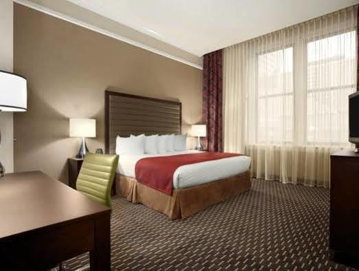 Hotel Embassy - Downtown