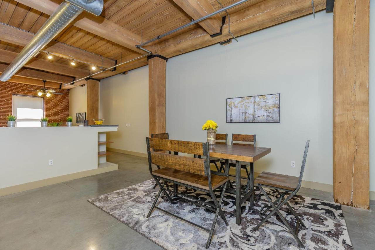 Apartment Posh Loft Walk To Cards And Convention Center