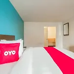 Oyo Hotel St. Louis Lambert Airport
