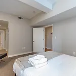 Park Pacific - Spacious Dt Apts With Free Parking By Zencity