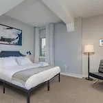 Park Pacific - Spacious Dt Apts With Free Parking By Zencity