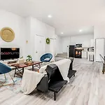2Br Park Ave Townhome With Parking Cozysuites