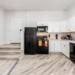 2Br Park Ave Townhome With Parking Cozysuites
