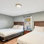 717A - Settle Into Soulard 6 Q Beds 2 Full Baths