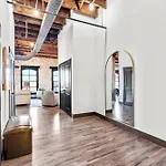 2Br Riverfront Loft-Gated Parking-P206