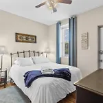 Cozy City Getaway In The Heart Of Saint Louis!