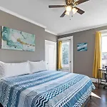 Roomy 2Br-1Ba Wfh Desk & Backyard