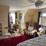 Cozy Room Near Airport & Highway