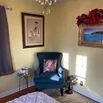 Cozy Room Near Airport & Highway