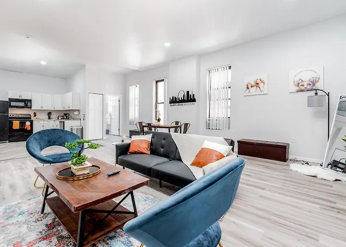 2Br Park Ave Townhome With Parking Cozysuites