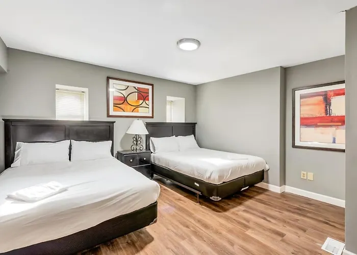 717A - Settle Into Soulard 6 Q Beds 2 Full Baths