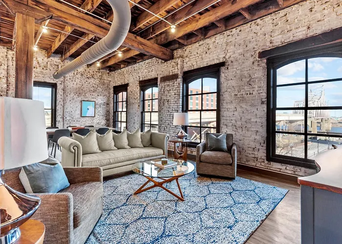 2Br Riverfront Loft-Gated Parking-P206