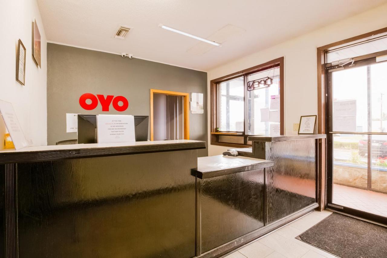 Oyo St. Louis Lambert Airport Hotel 2*