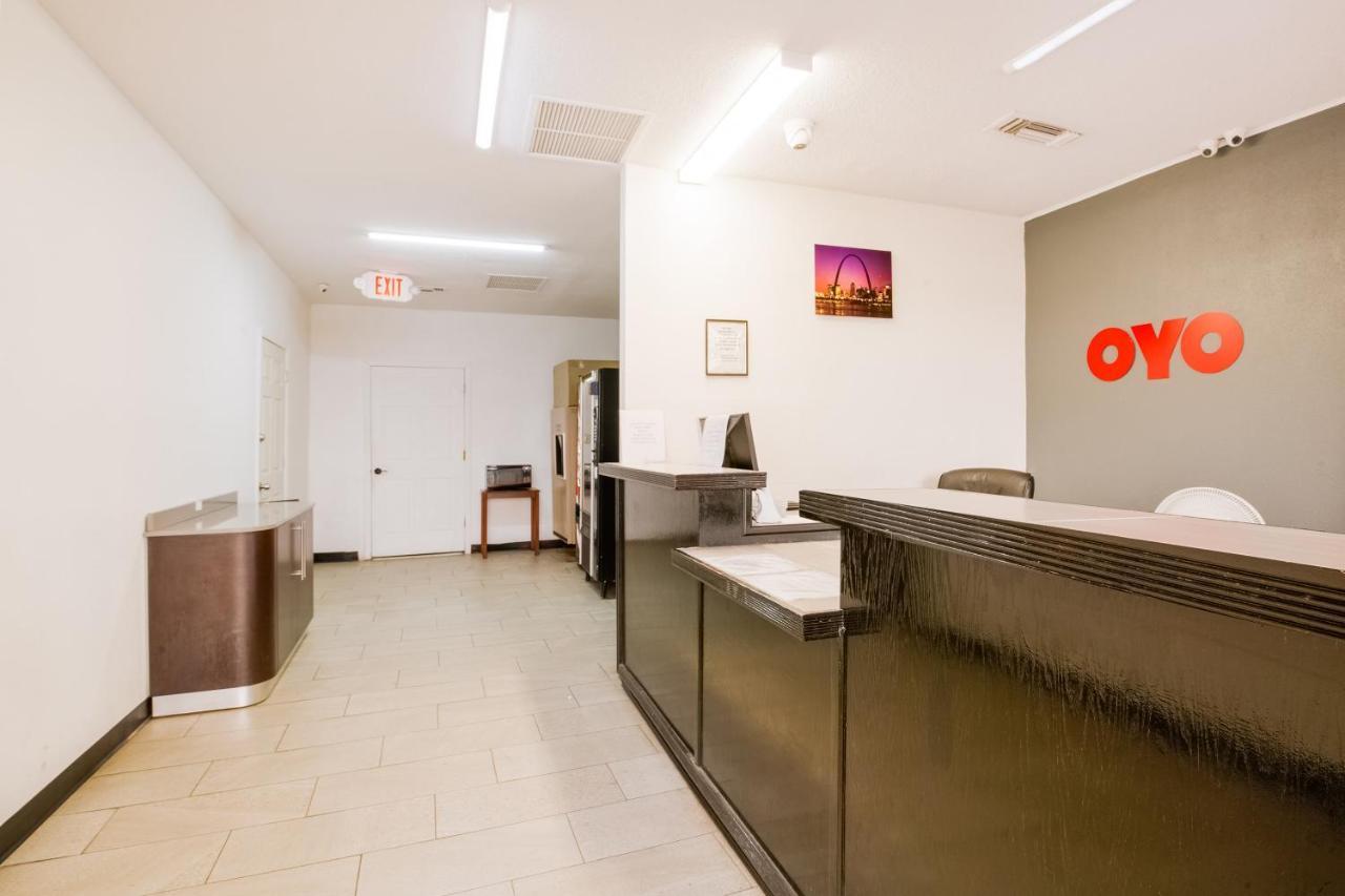 Hotel Oyo St. Louis Lambert Airport Woodson Terrace