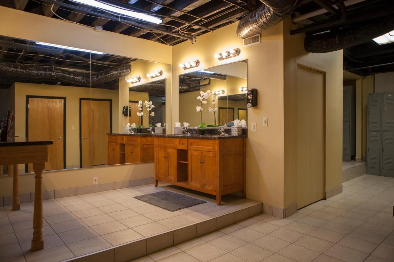 The Mancave Hostel Saint Louis