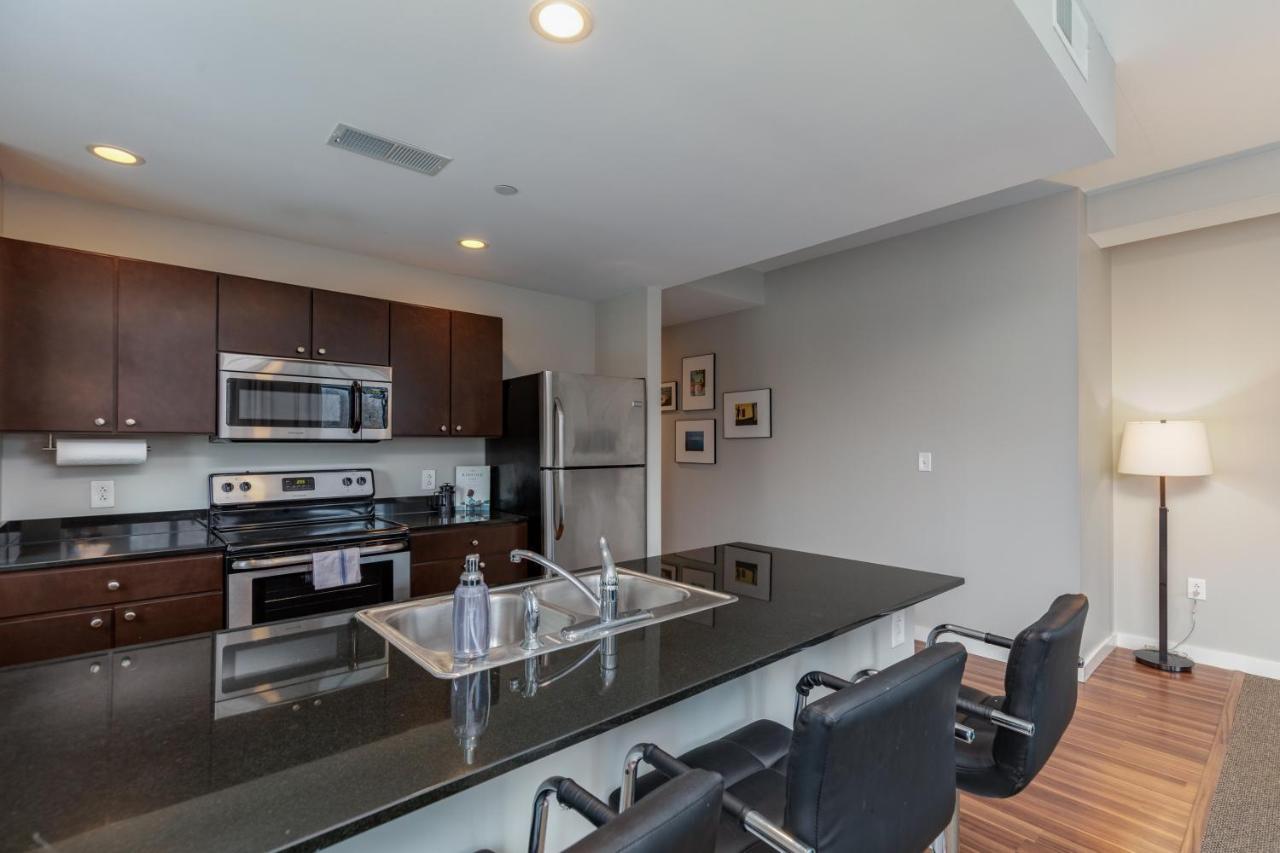 Park Pacific - Spacious Dt Apts With Free Parking By Zencity