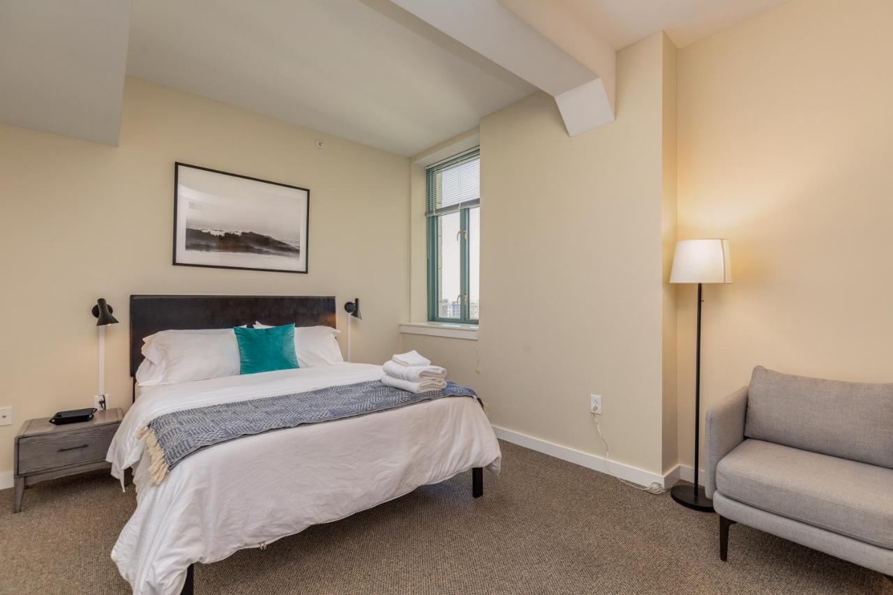 Park Pacific - Spacious Dt Apts With Free Parking By Zencity
