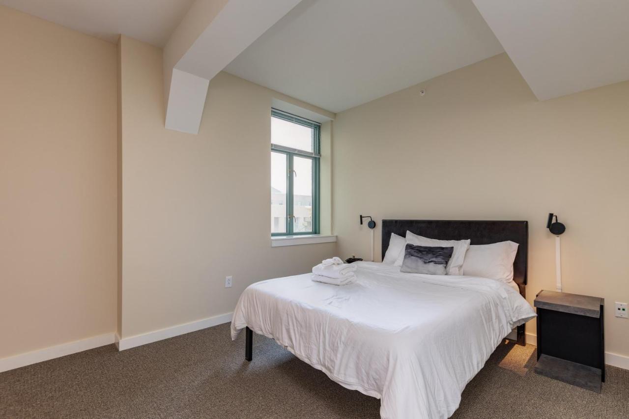 Park Pacific - Spacious Dt Apts With Free Parking By Zencity